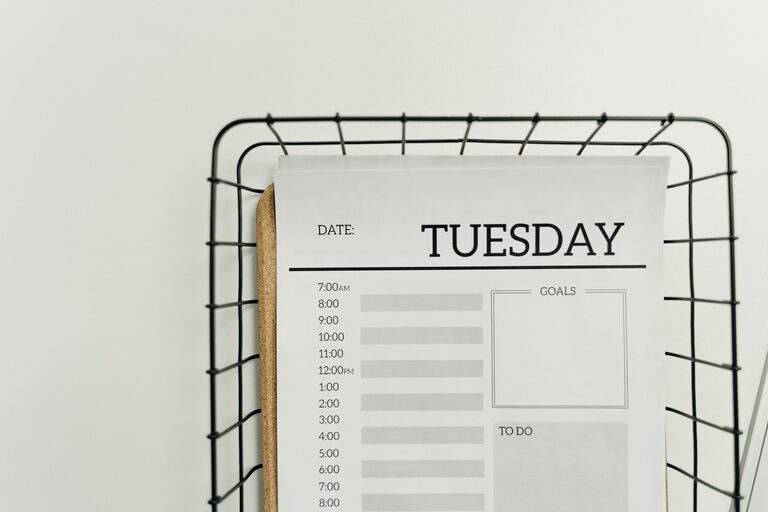 Simple Cleaning Schedule for an Easy Week of Home Care